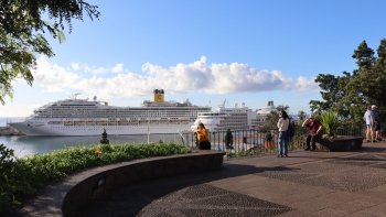 Imagem de Porto do Funchal recebe dois transatlânticos que trazem mais de 4 mil pessoas