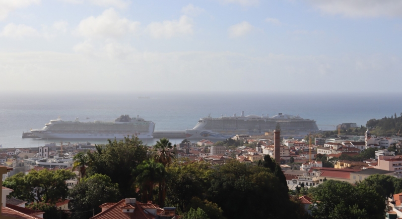 Porto do Funchal com dois navios da linha da CAI e um movimento de mais de 11 mil pessoas