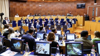 Crise política e moção de censura dominaram debate no parlamento (vídeo)