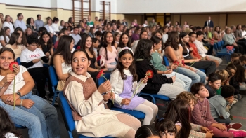 Vários alunos da Escola Bartolomeu Perestrelo receberam prémios de mérito e prémios cívicos (áudio)