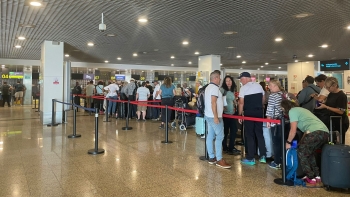 Imagem de Centenas de turistas aproveitam esta altura do ano para umas férias na Madeira (vídeo)