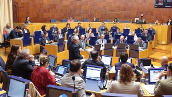 Deputados reunidos esta manhã em plenário (áudio)