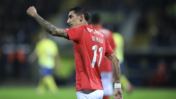 Benfica vence em Arouca e capitaliza desaire do Sporting