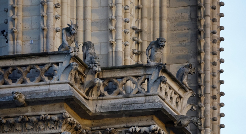 Notre-Dame de Paris recebe primeira missa de Natal desde o incêndio de 2019