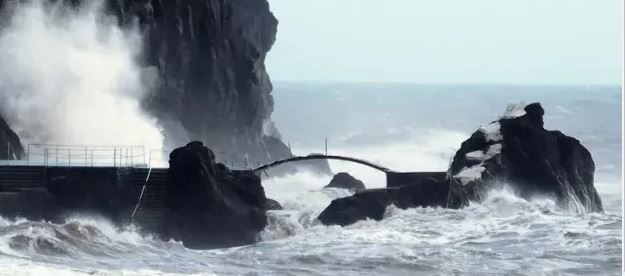 Capitania prolonga aviso de vento forte para o mar da Madeira