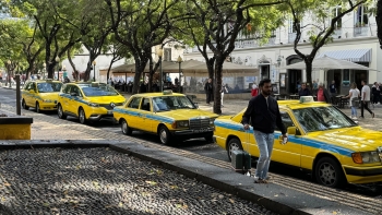 Táxis podem ter 15 anos de idade para circularem (áudio)