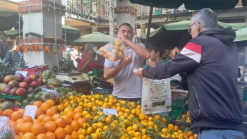 Imagem de Movimento aumenta nas ruas circundantes ao Mercado (áudio)