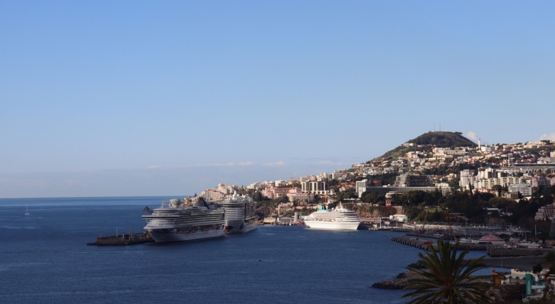 Porto do Funchal com três navios que trazem mais de 13 mil pessoas