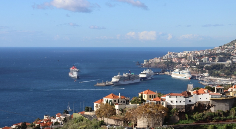 Lotação esgotada no Porto do Funchal com quatro navios