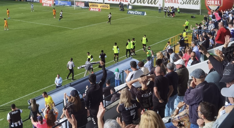 Nacional surpreende FC Porto e sai em vantagem para o intervalo