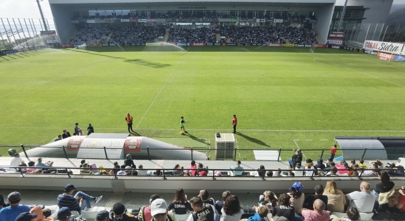 Tudo pronto para recomeçar o jogo entre Nacional e Porto