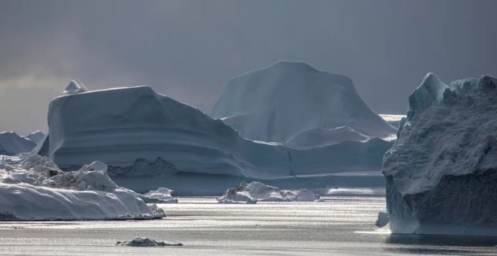 Icebergue afasta-se da Antártida e pode encalhar numa ilha remota