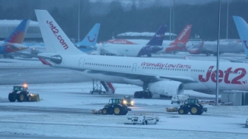 Neve afeta operações em aeroportos do Reino Unido e Alemanha