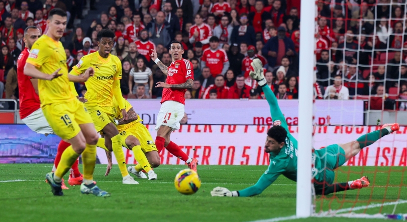 Benfica pouco criativo derrotado na Luz