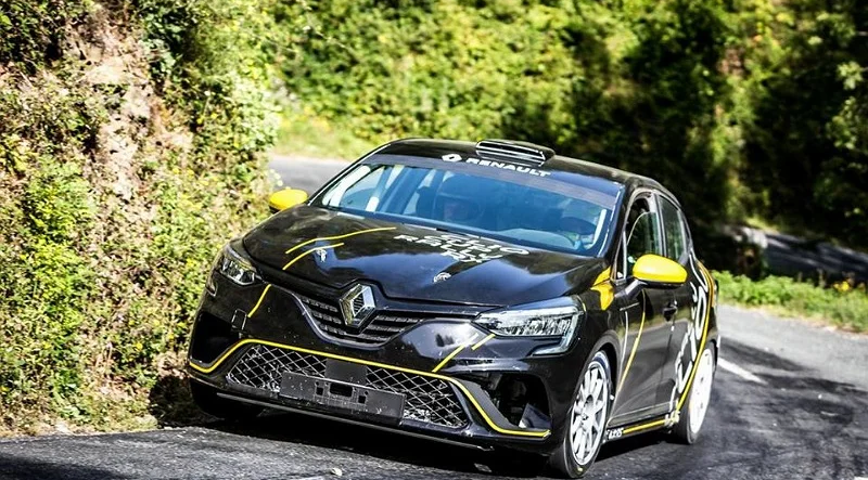 Tomiauto Motorsport com um Renault Clio Rally5 em parceria com a The Racing Factory