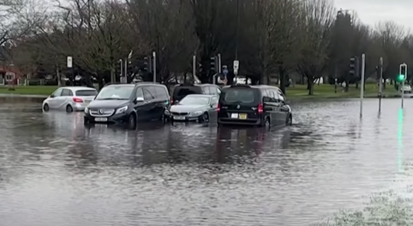 Chuva intensa provoca inundações no Reino Unido