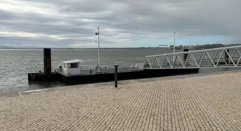 Buscas por pescadores desaparecidos no rio Tejo suspensas devido ao mau tempo