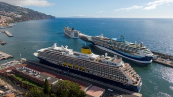 Imagem de Porto do Funchal com 3 navios que trazem mais de 6 800 pessoas