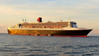 Imagem de ‘Queen Mary 2’ na Madeira para desembarque médico