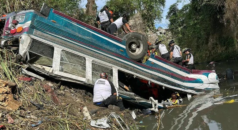 Imagem de Pelo menos 31 mortos em acidente de autocarro na Guatemala