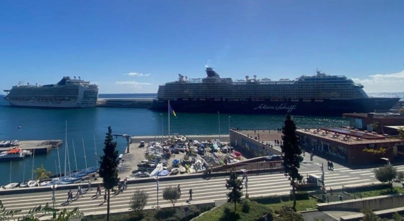 Imagem de Porto do Funchal com três paquetes