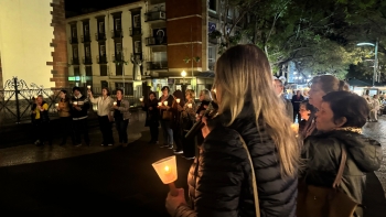 Imagem de Dezenas reuniram-se para rezar pelo papa Francisco (vídeo)