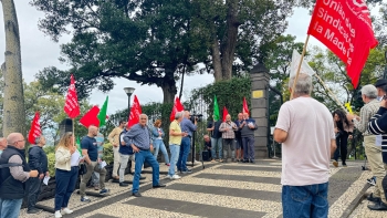 Imagem de Trabalhadores da hotelaria manifestam-se junto à Quinta Vigia (áudio)