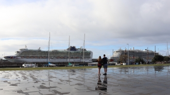 Imagem de Porto do Funchal com 3 navios está a movimentar mais de 14 000 pessoas