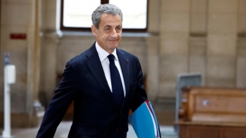 Imagem de Ex-presidente francês Sarkozy começa hoje a usar pulseira eletrónica