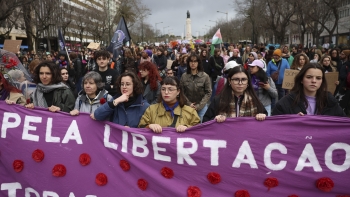 Imagem de Mais de mil pessoas manifestam-se em Lisboa com alertas para direitos em perigo