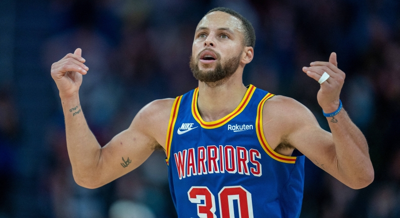 Imagem de Stephen Curry chega aos 4.000 triplos na NBA