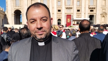 Imagem de Padre madeirense presente no funeral do Papa Francisco (áudio)