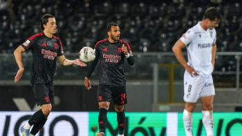 Imagem de Ponta final certeira vale ao Benfica triunfo folgado em Guimarães
