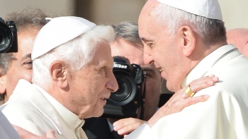 Imagem de Francisco sucedeu a Bento XVI (vídeo)