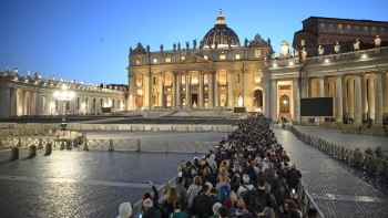 Imagem de Quase 50 mil pessoas já prestaram homenagem ao Papa desde quarta-feira