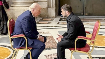 Imagem de Trump e Zelensky encontram-se à margem do funeral do Papa Francisco