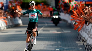 Imagem de João Almeida vence etapa da Volta ao País Basco e assume liderança da geral