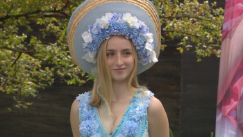 Imagem de Festa da Flor com 1.700 figurantes e 13 trupes (vídeo)