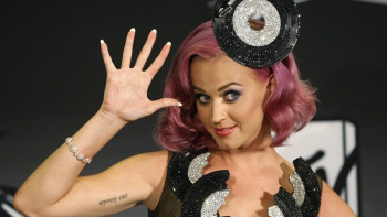 Imagem de Katy Perry integra primeira missão feminina da empresa espacial de Jeff Bezos