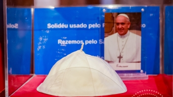 Imagem de Muitos fiéis manifestaram tristeza pela morte do Papa (áudio)