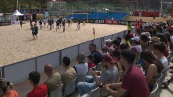 Imagem de Futebol de praia levou muita gente à Calheta (vídeo)