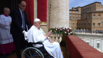 Imagem de Papa apareceu à janela do Vaticano (vídeo)