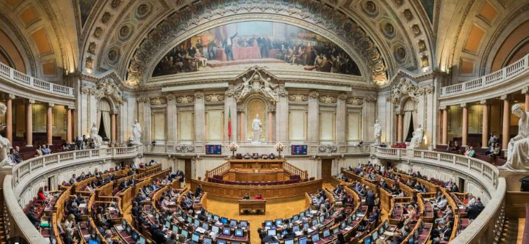 Imagem de Novo parlamento reúne-se na terça-feira