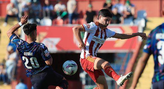 Imagem de Farense desce à II Liga, AVS no play-off de manutenção