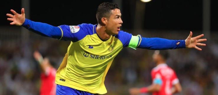 Imagem de Cristiano Ronaldo volta ao onze e marca  de penálti