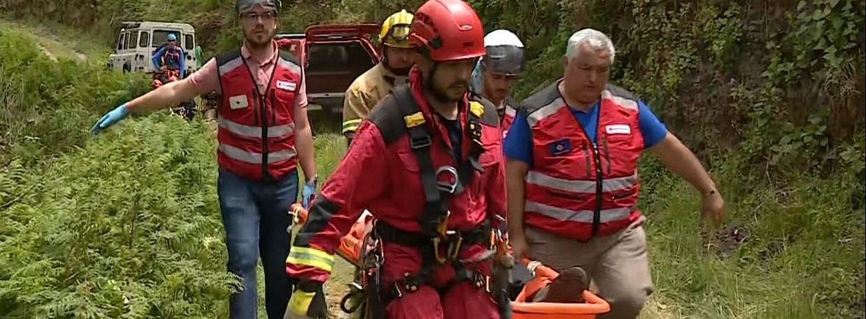 Imagem de Jeep caiu numa ravina e causa sete feridos (vídeo)