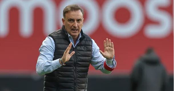 Imagem de Carlos Carvalhal transportado ao Hospital de Braga