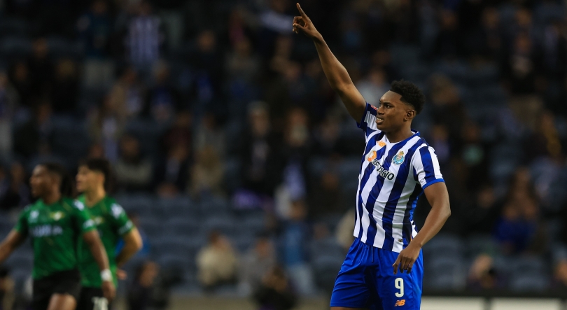 Imagem de FC Porto regressa às vitórias e provisoriamente ao terceiro lugar