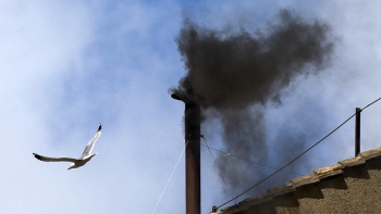 Imagem de Fumo negro voltou a sair da Capela Sistina
