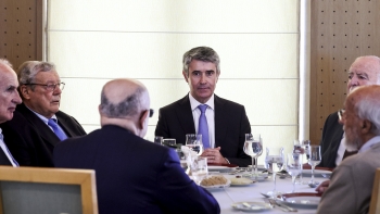 Imagem de José Luís Carneiro afasta para já comissão de inquérito a Luís Montenegro